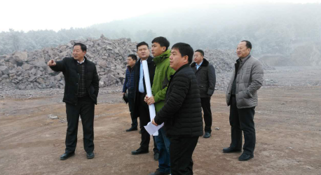 仟億達與葫蘆島市領導不畏嚴寒,共同實地考察勘測及選址 仟億達與葫蘆島市領導不畏嚴寒,共同實地考察勘測及選址