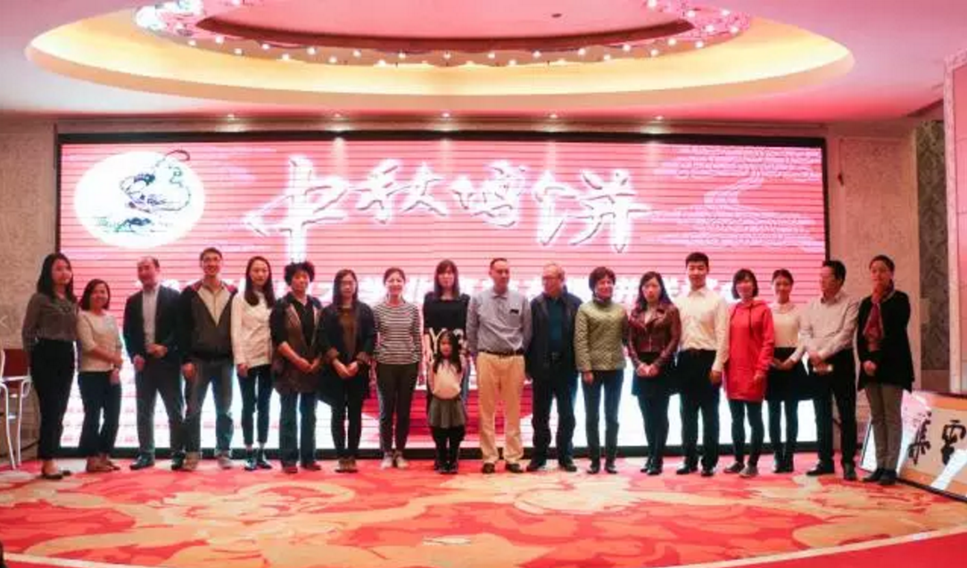 仟億達集團董事長鄭兩斌參加廈門學北京校友博餅聯誼會 仟億達集團董事長鄭兩斌參加廈門學北京校友博餅聯誼會