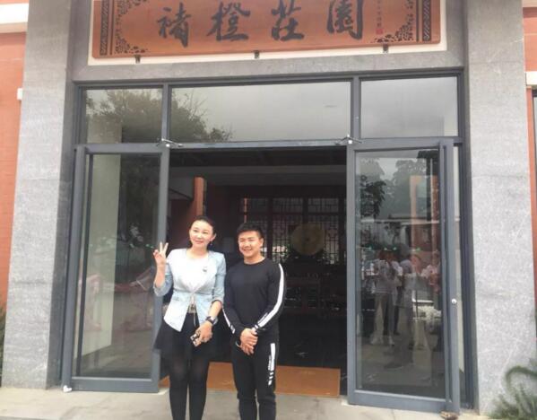 仟億達集團總裁(左)與型動體育始人、奧運陳一冰(右) 仟億達集團總裁(左)與型動體育始人、奧運陳一冰(右)