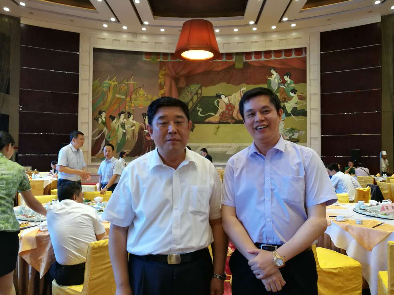 仟億達(dá)831999董事長(zhǎng)鄭兩斌應(yīng)邀參加民營(yíng)企業(yè)助推山西轉(zhuǎn)型發(fā)展會(huì) 仟億達(dá)831999董事長(zhǎng)鄭兩斌應(yīng)邀參加民營(yíng)企業(yè)助推山西轉(zhuǎn)型發(fā)展會(huì)