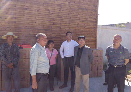 仟億達集團候總(右二)與諶應(yīng)書記(右一) 仟億達集團候總(右二)與諶應(yīng)書記(右一)